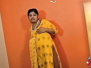 Big Indian women unclothes first of all webcam